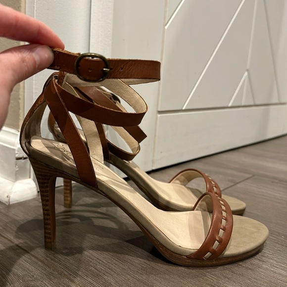 Seychelles Heels - Picture 1 of 7